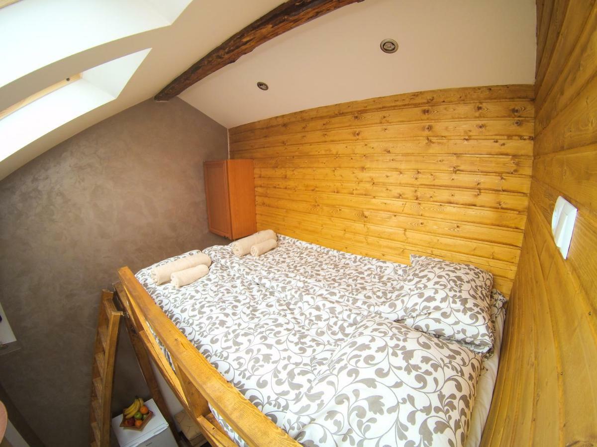 Vitosha Blvd - Attic Studio Sofia Exterior foto